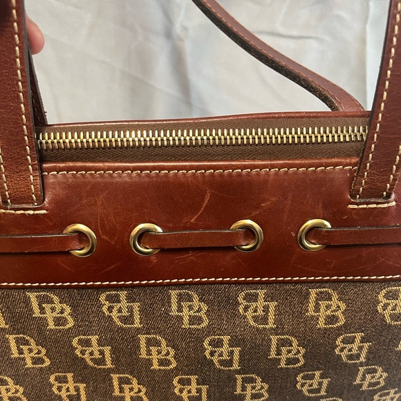 Dooney and Bourke shoulder bag - Picture 4 of 16